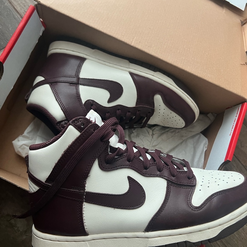 Nike Dunks Burgundy